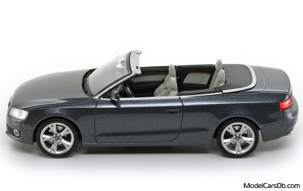 2008 - Audi A5 Cabriolet (8F) Schuco 1/43 (Blau) Seite