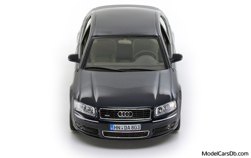 2005 - Audi A8 (D3) Minichamps 1/43 (Blue) Front end