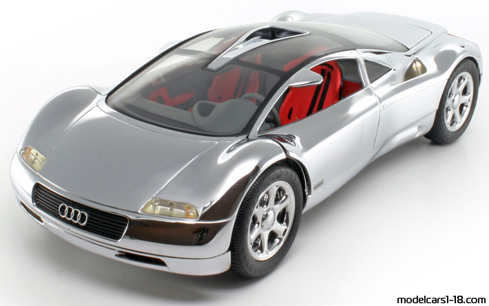 1999 - Audi Avus Quattro Concept Revell 1/18 - Front left side