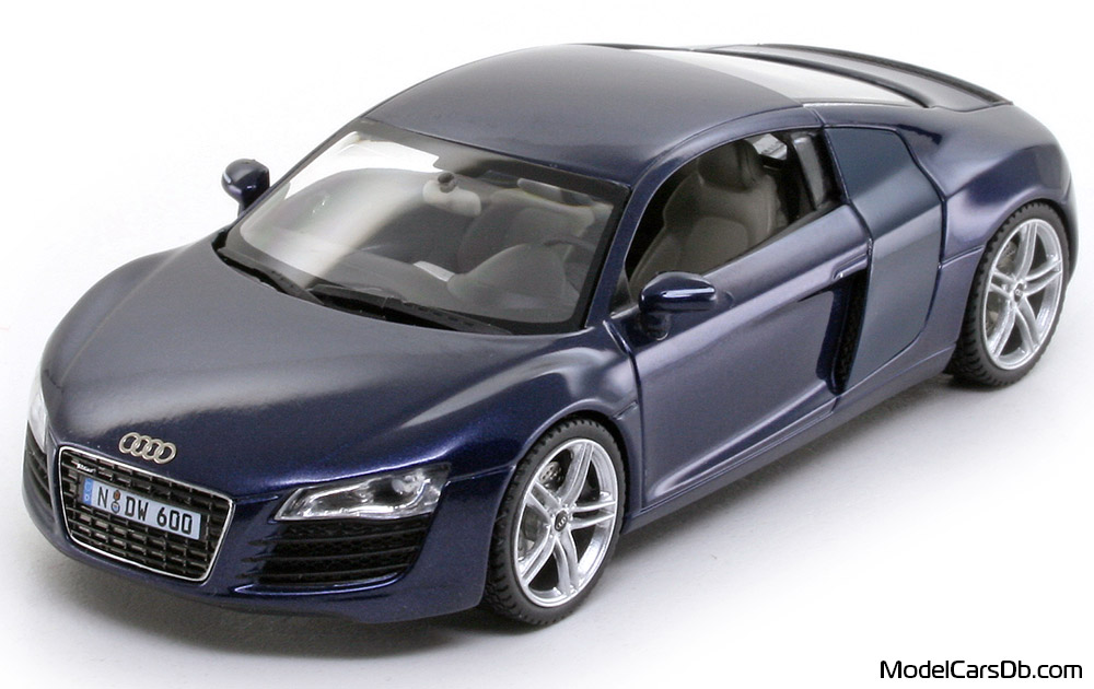 Audi R8 (42) (coupe) 2006 Schuco 1:43