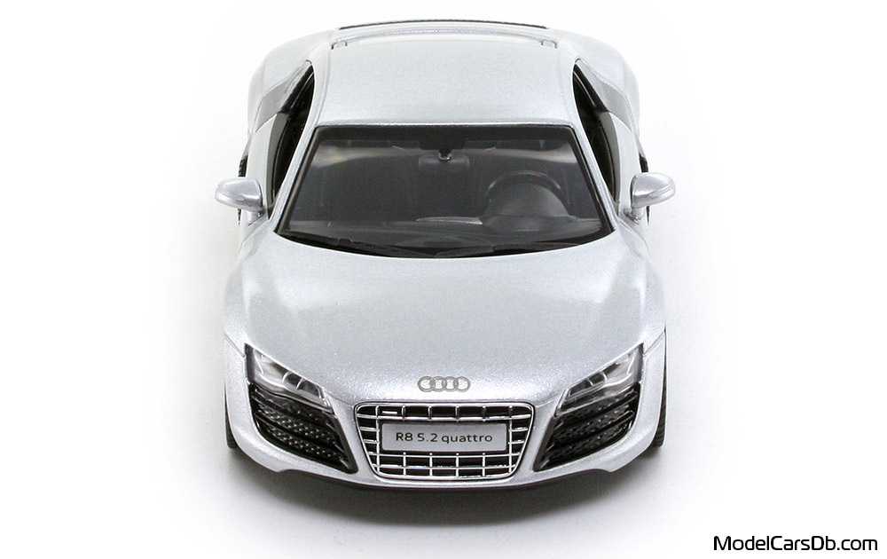 2009 - Audi R8 (42) Schuco 1/43 (Светло-серебристый / Серый ) Спереди
