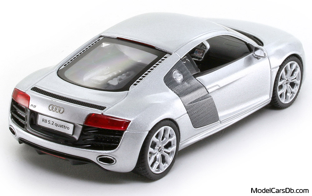 2009 - Audi R8 (42) Schuco 1/43 (Светло-серебристый / Серый ) Задняя правая сторона