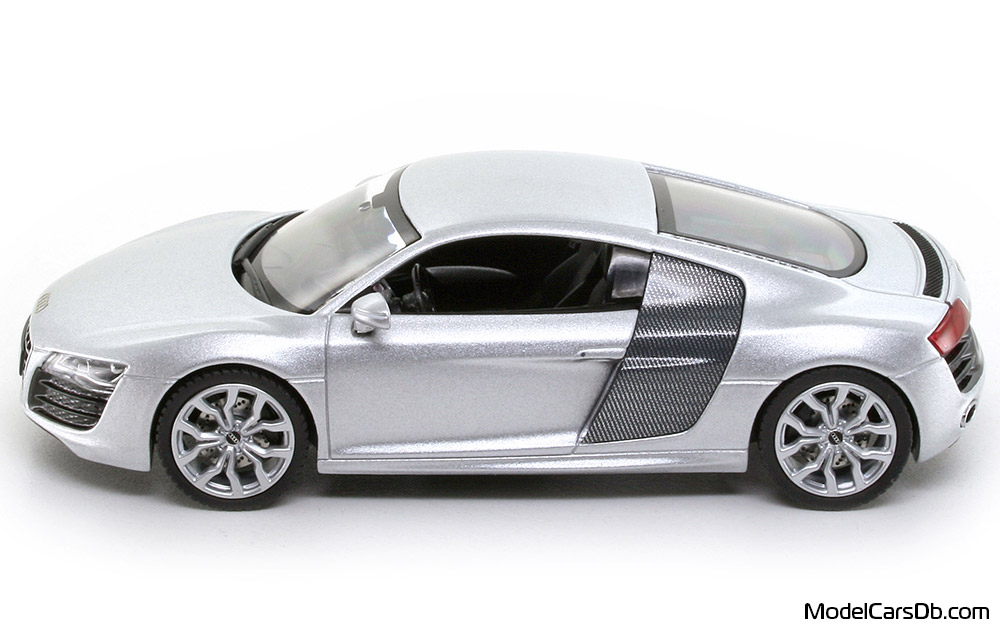2009 - Audi R8 (42) Schuco 1/43 (Светло-серебристый / Серый ) Сторона