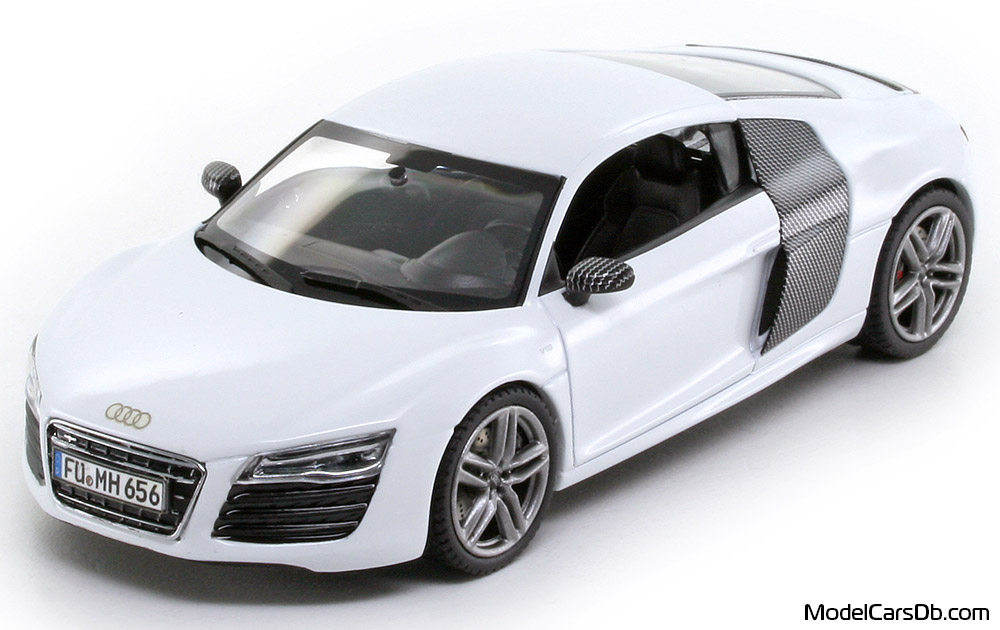 2012 - Audi R8 (42) Schuco 1/43 (White / Серый ) Передняя левая сторона