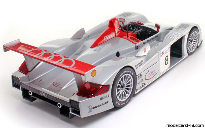 2000 - Audi R8 Maisto 1/18 (Серебристый / Kрасный) Задняя правая сторона