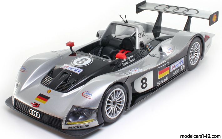 1999 - Audi R8R Maisto 1/18 - Front left side