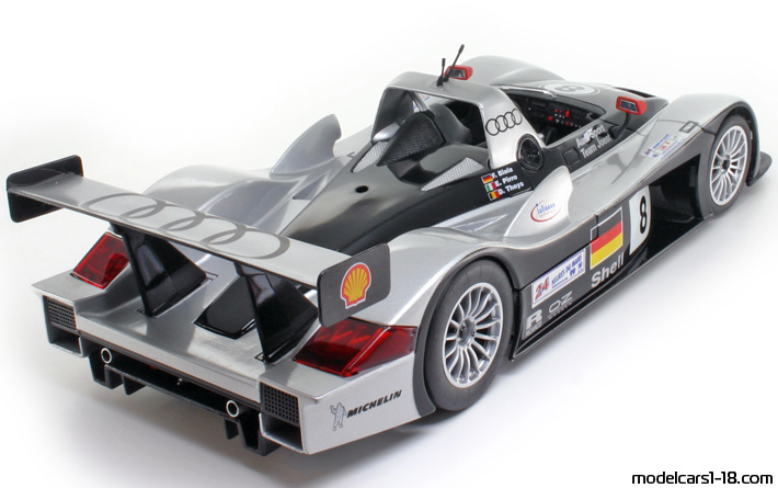 1999 - Audi R8R Maisto 1/18 (Silver / Black) Rear right side