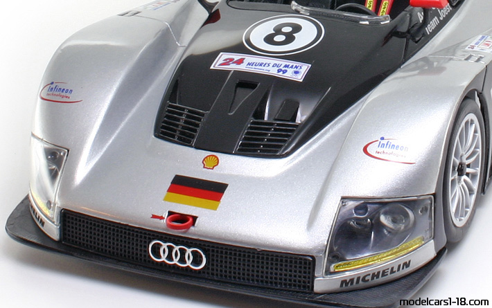 1999 - Audi R8R Maisto 1/18 (Silver / Black) Trunk / Popup headlights