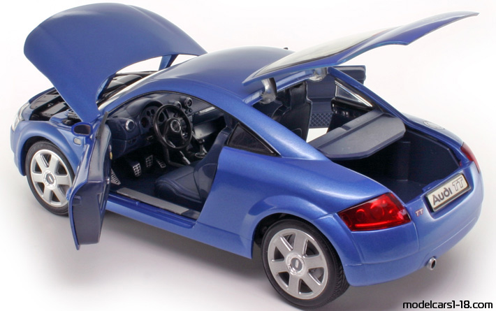 1998 - Audi TT (8N) Revell 1/18 (Blau) Zu öffnende Teile