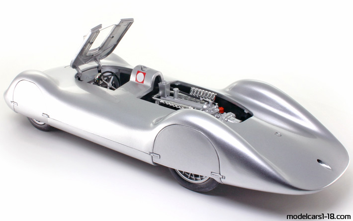 1937 - Auto Union Type C Stromline Revell 1/18 (Hellsilber) Zu öffnende Teile