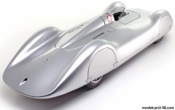 1937 - Auto Union Type C Stromline Revell 1/18 (Hellsilber) Hinten rechte seite
