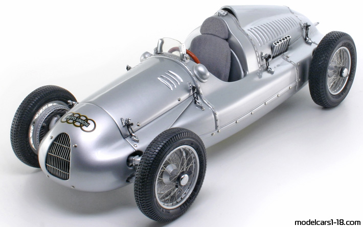1938 - Auto Union Type D CMC 1/18 (Hellsilber) Vorne linke Seite