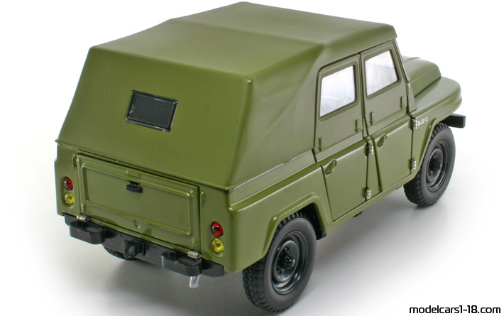 1965 - BAIC Beijing Jeep BJ212 GMP 1/18 (Brown) Rear right side