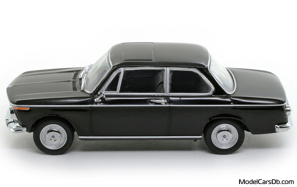 1966 - BMW 1600 Minichamps 1/43 (Black) Side