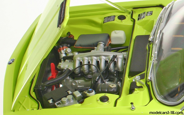 1972 - BMW 3.0 CSL (E9) Minichamps 1/18 (Green) Engine