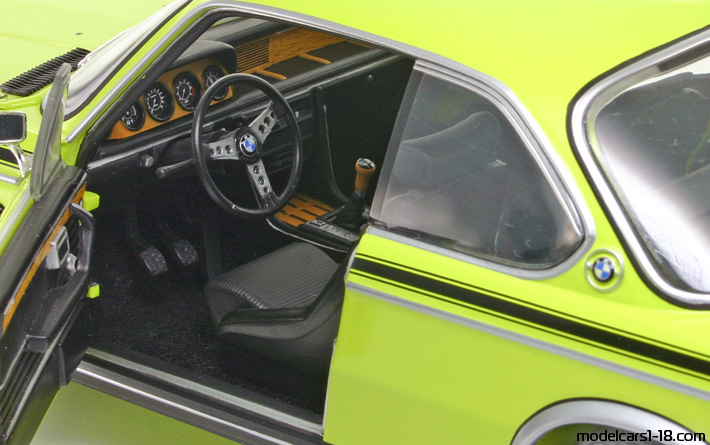 1972 - BMW 3.0 CSL (E9) Minichamps 1/18 (Green) Interior dashboard