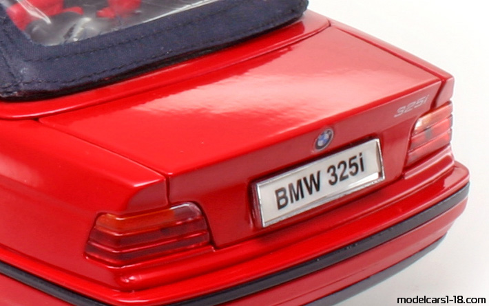 1993 - BMW 325i (E36) Maisto 1/18 (Rot) Kofferraum / Klappbare Scheinwerfer