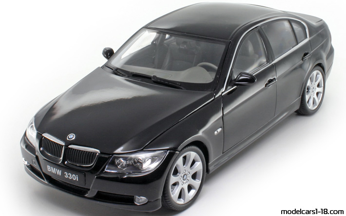 2006 - BMW 330i (E90) Welly 1/18 - Передняя левая сторона