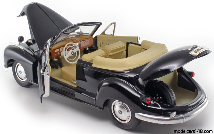 1955 - BMW 502 Maisto 1/18 (Schwarz) Zu öffnende Teile