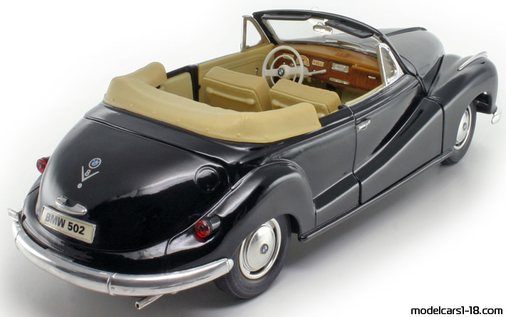1955 - BMW 502 Maisto 1/18 (Schwarz) Hinten rechte seite