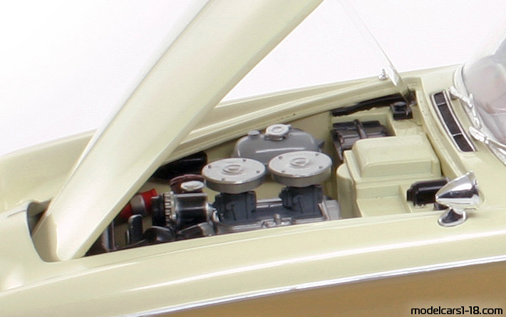 1956 - BMW 503 Revell 1/18 (Бял / Кафяв) Двигател