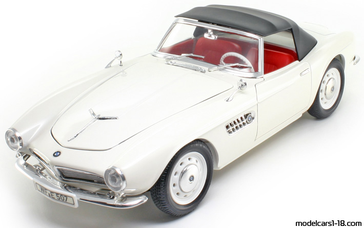 1956 - BMW 507 Revell 1/18 (Silber) Vorne linke Seite