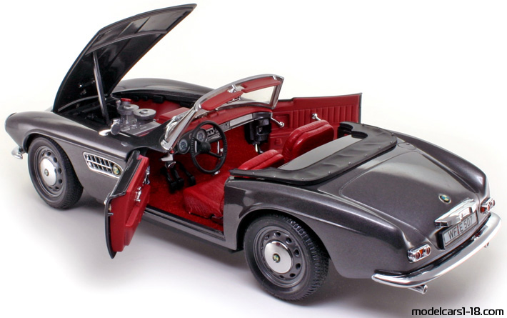 1956 - BMW 507 Revell 1/18 (Grau) Zu öffnende Teile