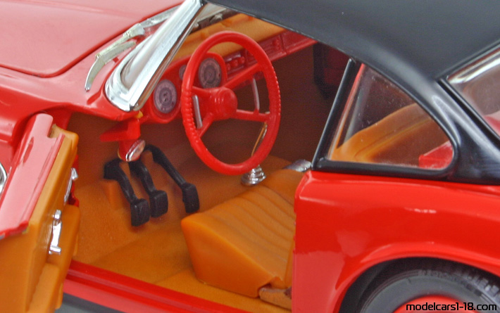 1956 - BMW 507 Revell 1/18 (Red / Black) Interior dashboard