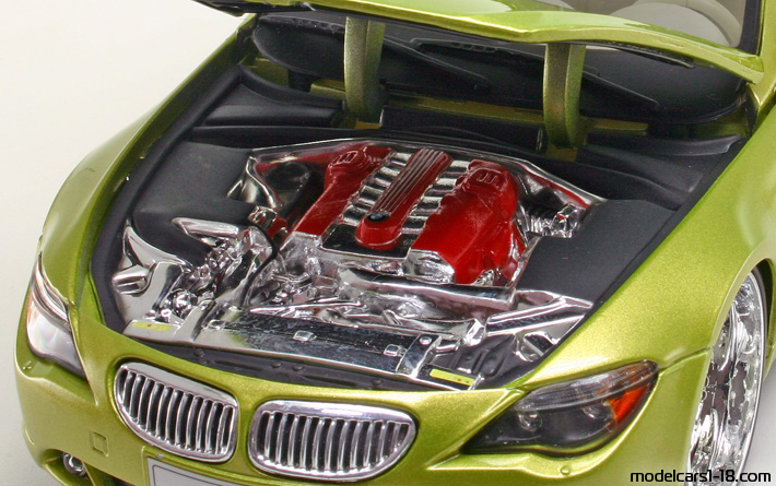 2005 - BMW 645 Ci (E64) Maisto 1/18 (Green) Engine
