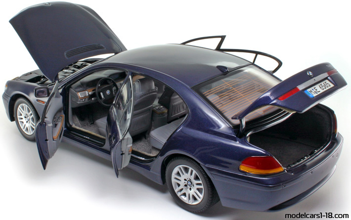 2002 - BMW 745i (E65) Kyosho 1/18 (Blue) Opening parts