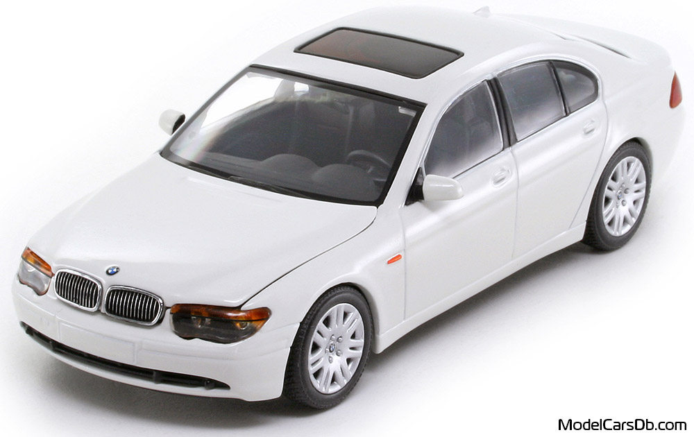 2002 - BMW 745i (E65) Minichamps 1/43 - Front left side
