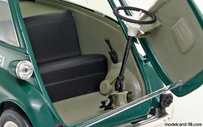 1955 - BMW Isetta 250 Police Revell 1/18 (Grün) Innenraum Armaturenbrett