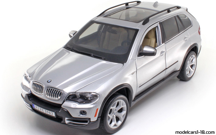 2006 - BMW X5 (E70) Bburago 1/18 - Vorne linke Seite