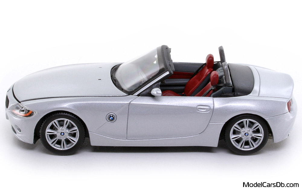 2002 - BMW Z4 (E85) Minichamps 1/43 (Silber) Seite