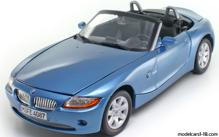 2002 - BMW Z4 (E85) Motor Max 1/18 - Передняя левая сторона