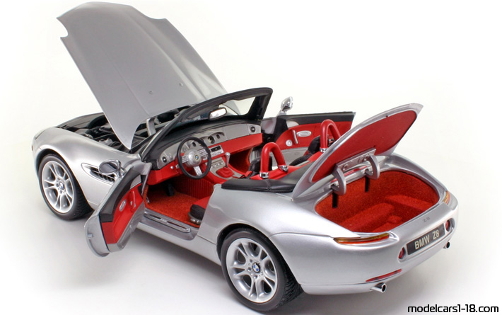 2000 - BMW Z8 (E52) Kyosho 1/18 (Серебристый) Открывающиеся части