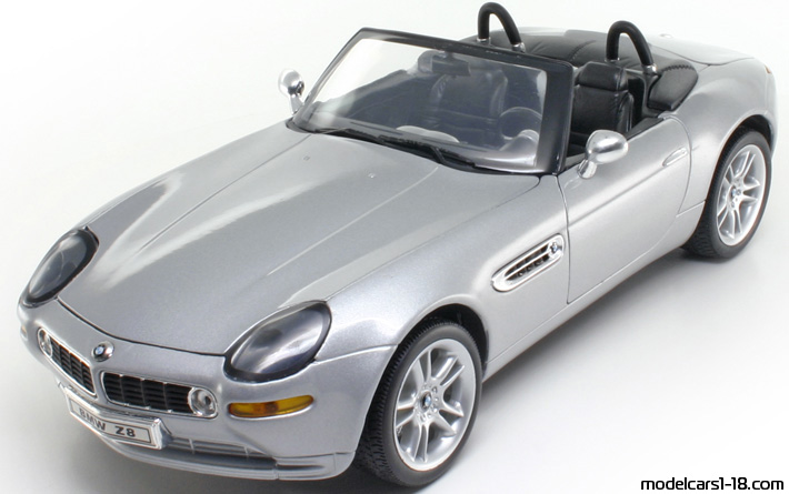 2000 - BMW Z8 (E52) Welly 1/18 - Vorne linke Seite