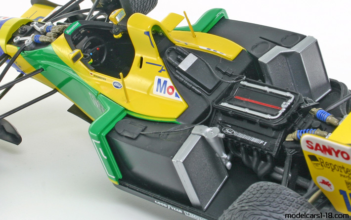 1992 - Benetton Ford B192 Minichamps 1/18 (Жёлтый / Зелёный) Интерьер панель приборов