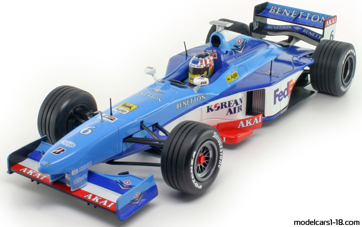 1998 - Benetton Playlife B198 Minichamps 1/18 - Vorne linke Seite