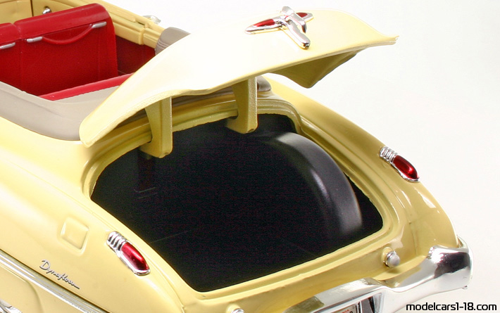 1949 - Buick Roadmaster Motor Max 1/18 (Gelb) Kofferraum / Klappbare Scheinwerfer