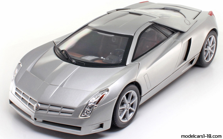 2002 - Cadillac Cien Concept Hot Wheels 1/18 - Vorne linke Seite