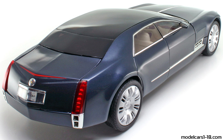 2003 - Cadillac Sixteen Concept Ricko 1/18 (Blau) Hinten rechte seite