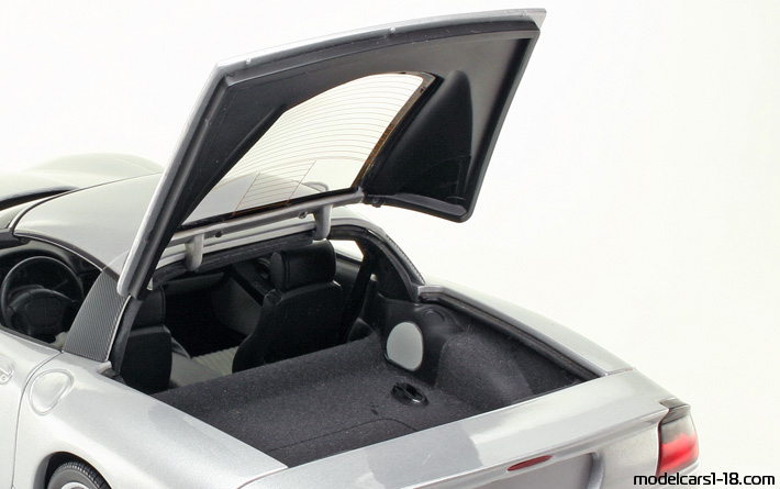 1999 - Callaway C12 AutoArt 1/18 (Silber) Kofferraum / Klappbare Scheinwerfer