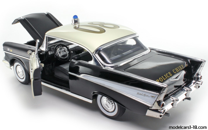 1957 - Chevrolet Bel Air Highway Patrol / Fire Dept Road Legends 1/18 (Schwarz / Weiß) Zu öffnende Teile