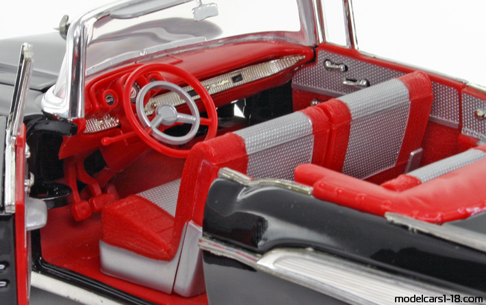 1957 - Chevrolet Bel Air ERTL 1/18 (Schwarz) Innenraum Armaturenbrett