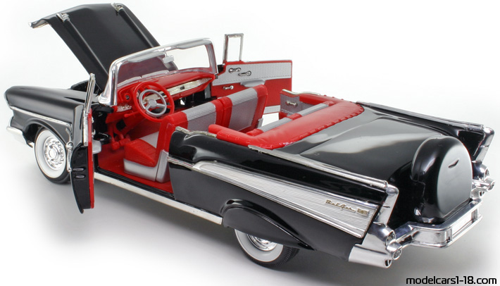 1957 - Chevrolet Bel Air ERTL 1/18 (Schwarz) Zu öffnende Teile