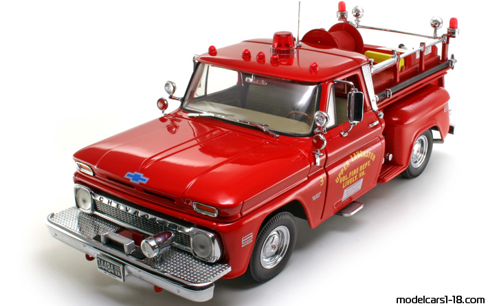 1965 - Chevrolet C-20 Fire Truck Sun Star 1/18 - Передняя левая сторона