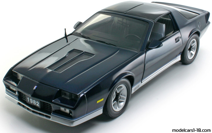 1982 - Chevrolet Camaro Z/28 Sun Star 1/18 - Предна лява страна