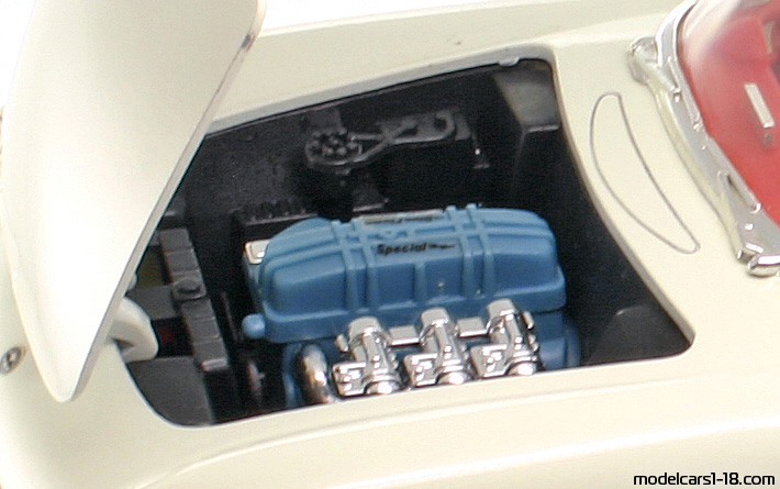 1953 - Chevrolet Corvette C1 Mira 1/18 (White) Двигатель