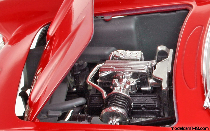 1957 - Chevrolet Corvette C1 Bburago 1/18 (Rot / Weiß) Motor